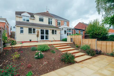 92 Broadway Grove, Worcester, WR2 5EY