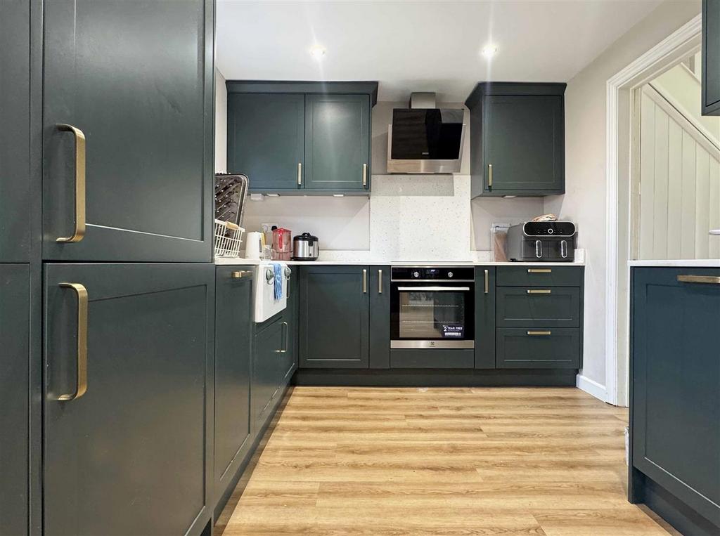 Kitchen c.jpg