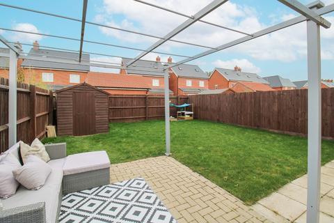 3 bedroom detached house for sale, Mandarin Way, Chesterwell, CO4