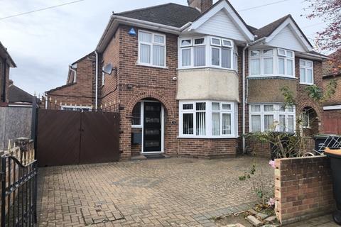 TO LET 4 BEDROOM SEMI-DETACHED HOUISE