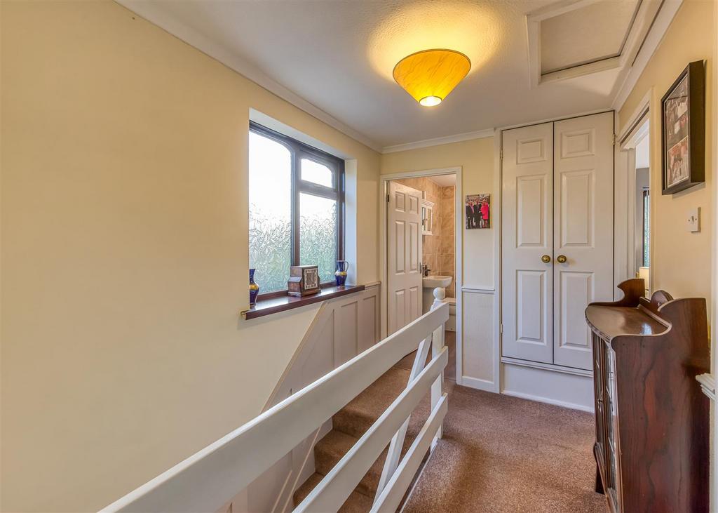 13 Eversley Grove-06.jpg