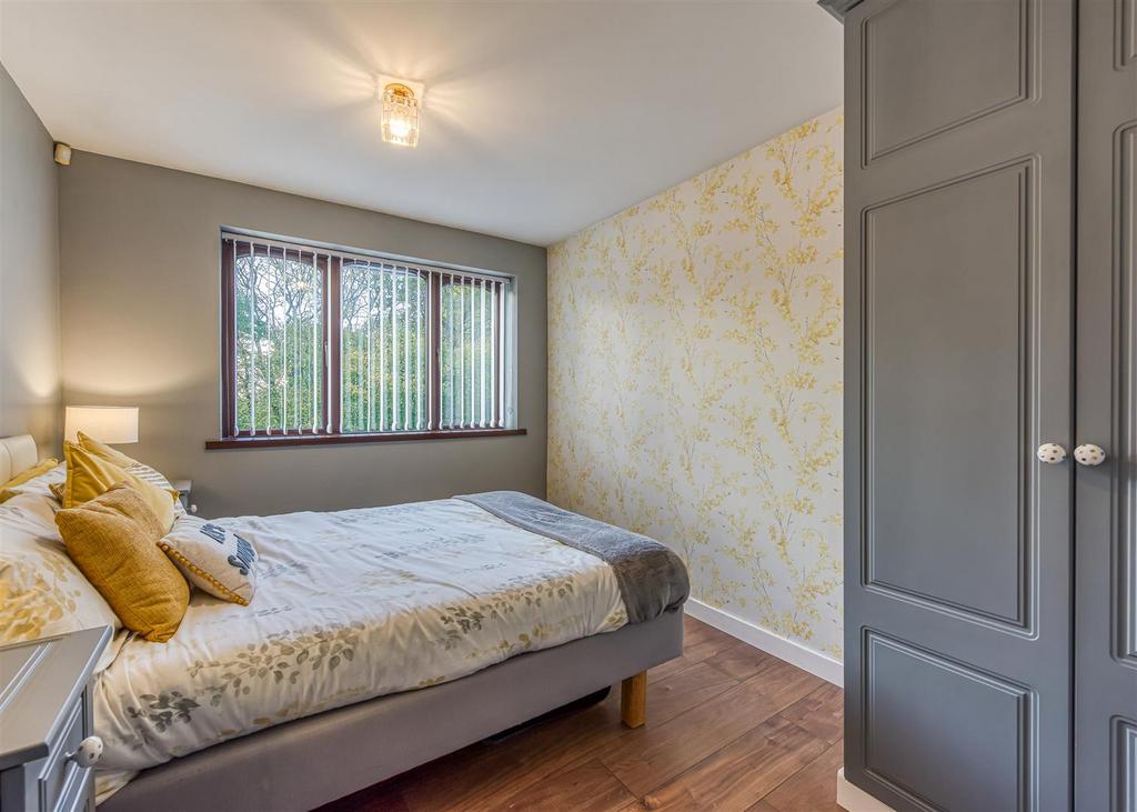 13 Eversley Grove-05.jpg