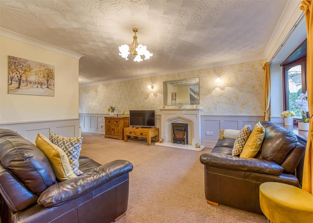 13 Eversley Grove-10.jpg