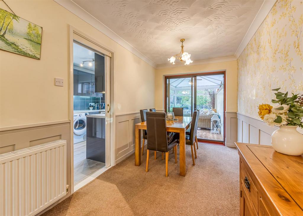 13 Eversley Grove-11.jpg
