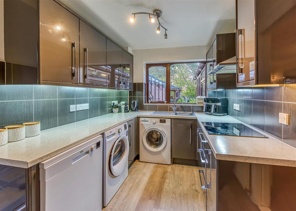 13 Eversley Grove-02.jpg