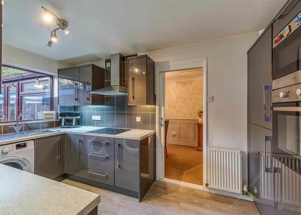 13 Eversley Grove-01.jpg