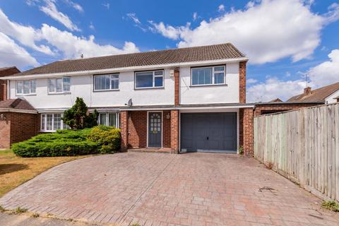 4 bedroom semi-detached house to rent, Darwin Road, Langley SL3