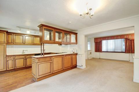 4 bedroom semi-detached house to rent, Darwin Road, Langley SL3