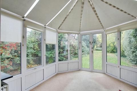 4 bedroom semi-detached house to rent, Darwin Road, Langley SL3