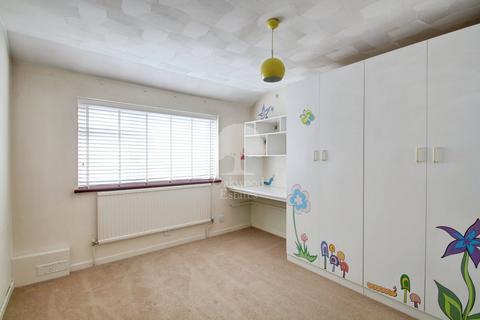 4 bedroom semi-detached house to rent, Darwin Road, Langley SL3