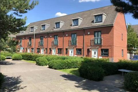 3 bedroom terraced house to rent, The Phoenix, Salford M7