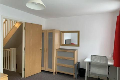 3 bedroom terraced house to rent, The Phoenix, Salford M7