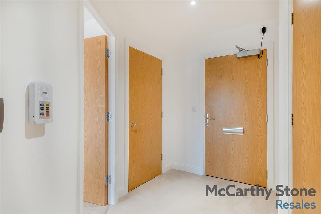 8670684-interior16.jpg