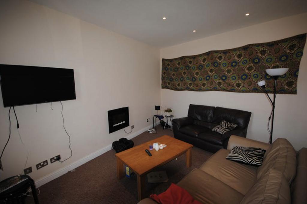 A cozy and well-maintained living room featurin...