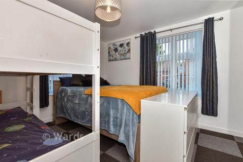 1 bedroom ground floor flat for sale, Cobnut Avenue, Maidstone, Kent