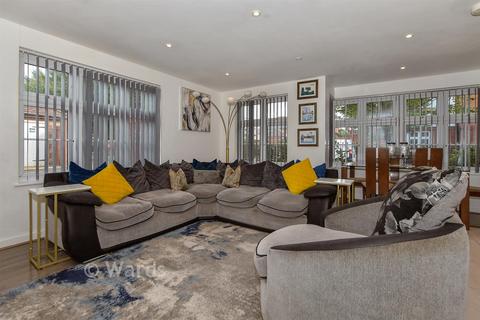 1 bedroom ground floor flat for sale, Cobnut Avenue, Maidstone, Kent