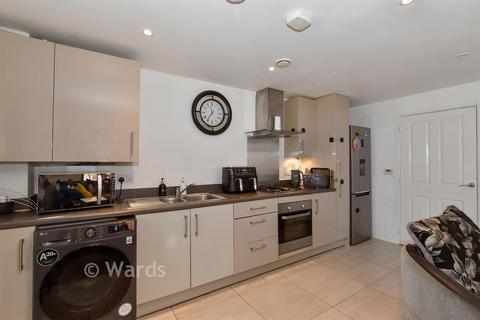 1 bedroom ground floor flat for sale, Cobnut Avenue, Maidstone, Kent