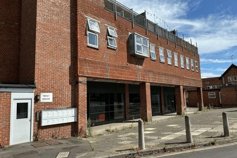 Office to rent, Plough Rd Yateley GU46 7UW