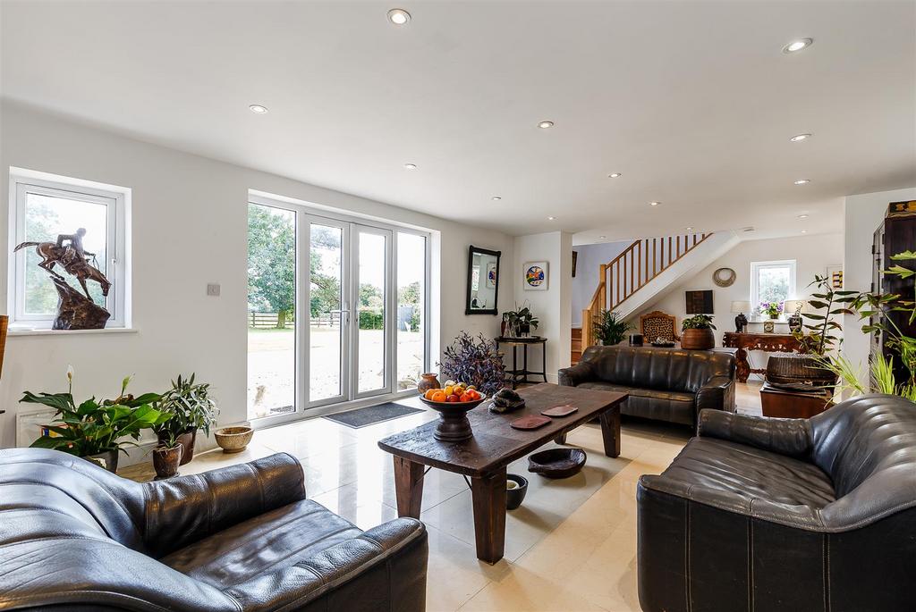 8311476-interior01.jpg