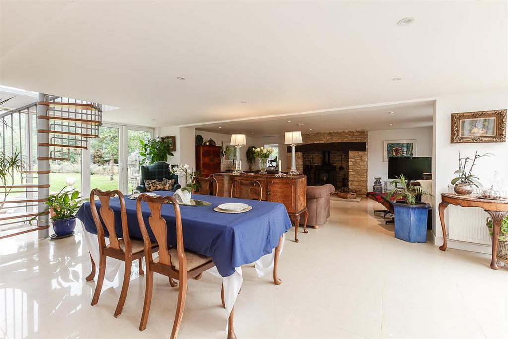 8304027-interior12.JPG