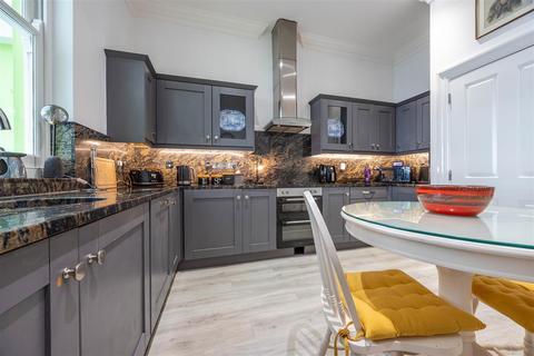 2 bedroom apartment for sale, ALLCOAT HOUSE, Westcliff-On-Sea