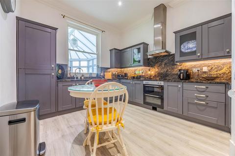 2 bedroom apartment for sale, ALLCOAT HOUSE, Westcliff-On-Sea
