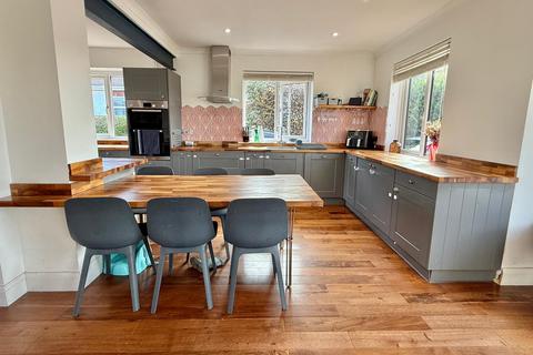 4 bedroom detached house for sale, Ringwood Road, BH23 7BE