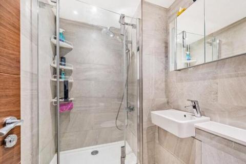 3 bedroom apartment to rent, Shoot Up Hill, London, NW2