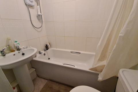 1 bedroom flat to rent, Moorhouse 19-22 Moorland Road, Leeds LS6