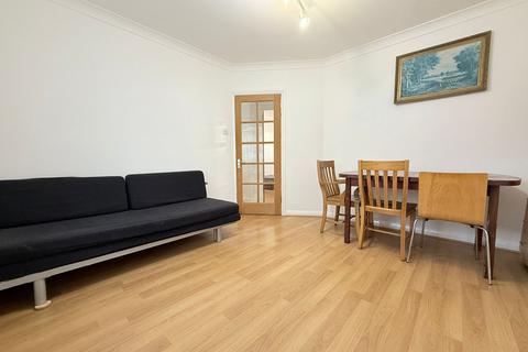 2 bedroom maisonette to rent, Carr Road, Northolt, UB5