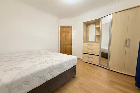 2 bedroom maisonette to rent, Carr Road, Northolt, UB5