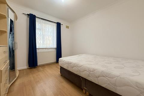 2 bedroom maisonette to rent, Carr Road, Northolt, UB5