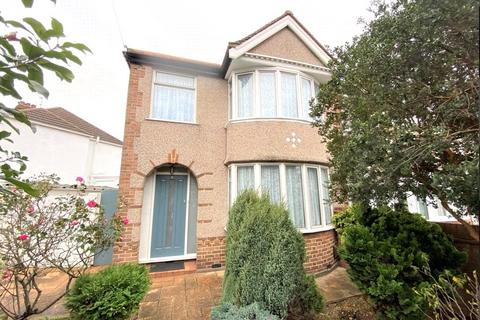 8 Glamis Crescent, Hayes, UB3 1QA