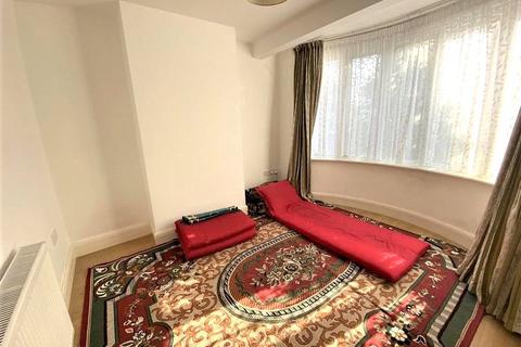 8 Glamis Crescent, Hayes, UB3 1QA