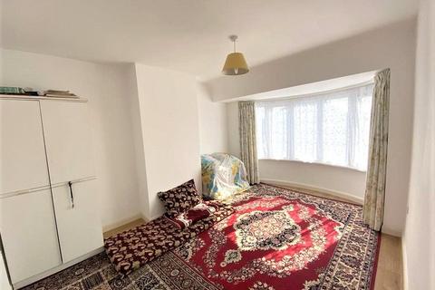 8 Glamis Crescent, Hayes, UB3 1QA