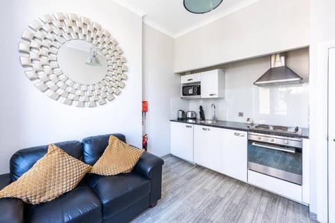 1 bedroom flat to rent, Warwick Road, SW5