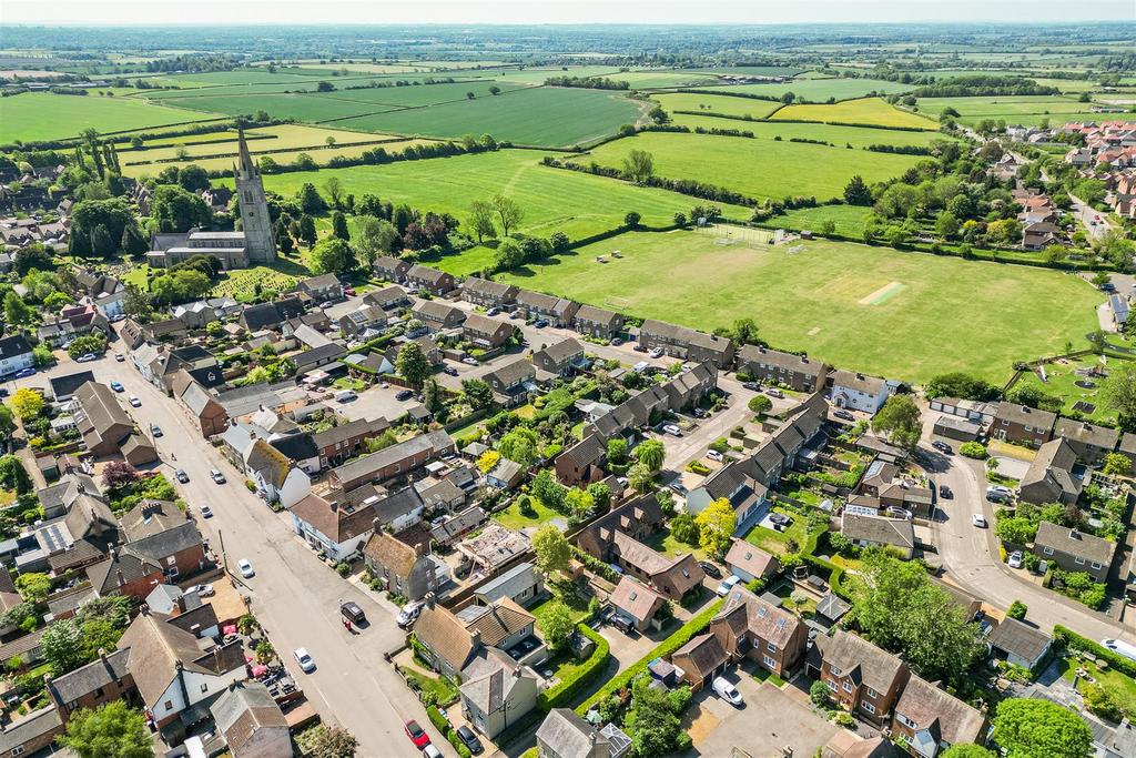 Hanslope Highstreet.jpg