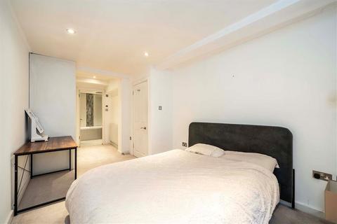 2 bedroom flat to rent, Brompton Square, London SW3