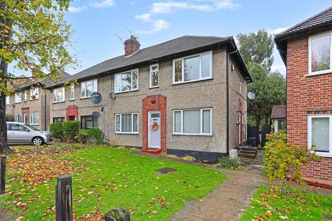 2 bedroom maisonette for sale, St Anthonys Avenue, Woodford Green, IG8