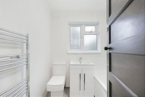 2 bedroom maisonette for sale, St Anthonys Avenue, Woodford Green, IG8