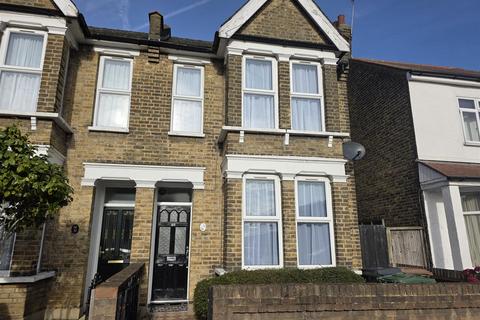2 bedroom house to rent, Pretoria Road, Chingford