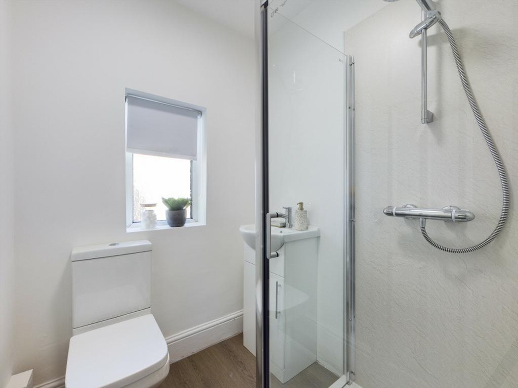 A modern and clean bathroom featuring a spaciou...