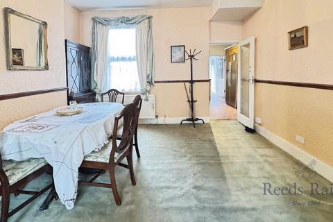 3 bedroom terraced house for sale, Laleham Road, London SE6