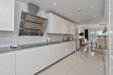 4 bedroom detached house for sale, Ash Grove, Wheathampstead, St. Albans