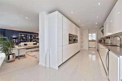 4 bedroom detached house for sale, Ash Grove, Wheathampstead, St. Albans