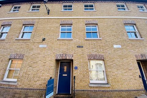 2 bedroom townhouse to rent, South Road, Faversham ME13
