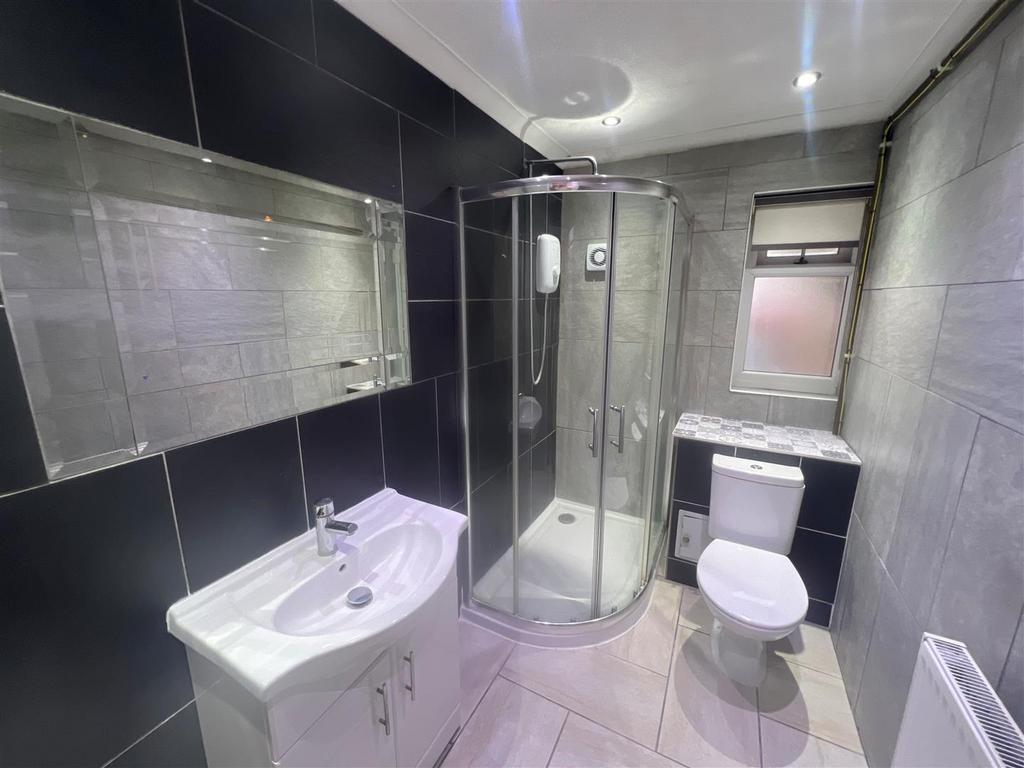 Bathroom 1.jpg