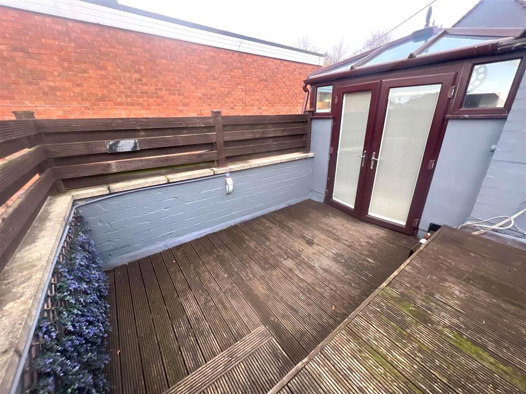 Patio 1.jpg