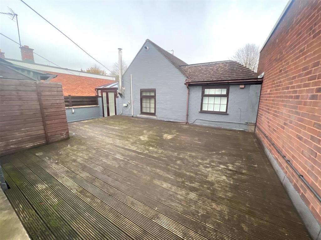 Patio 2.jpg