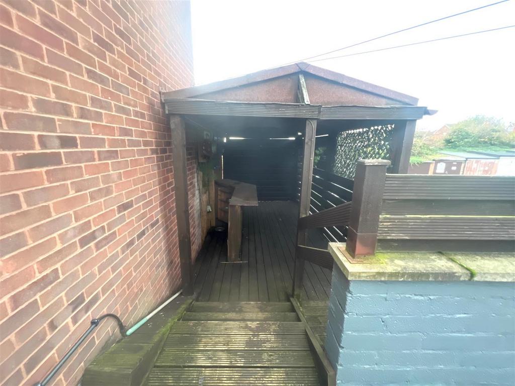Patio with bar.jpg